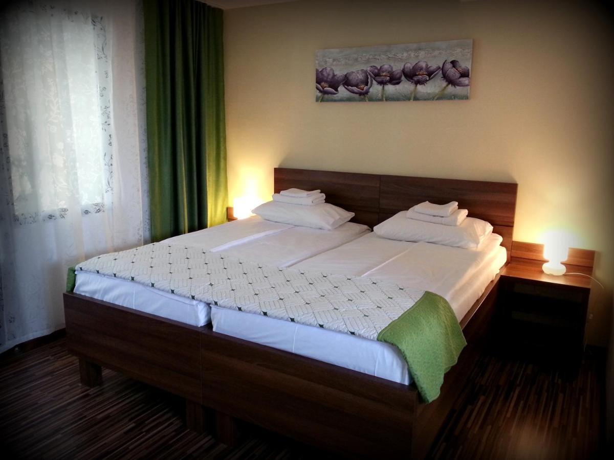 Cazare La Troita Hotel Codlea Exterior photo