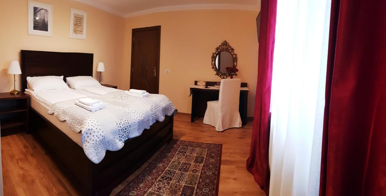 Cazare La Troita Hotel Codlea Exterior photo