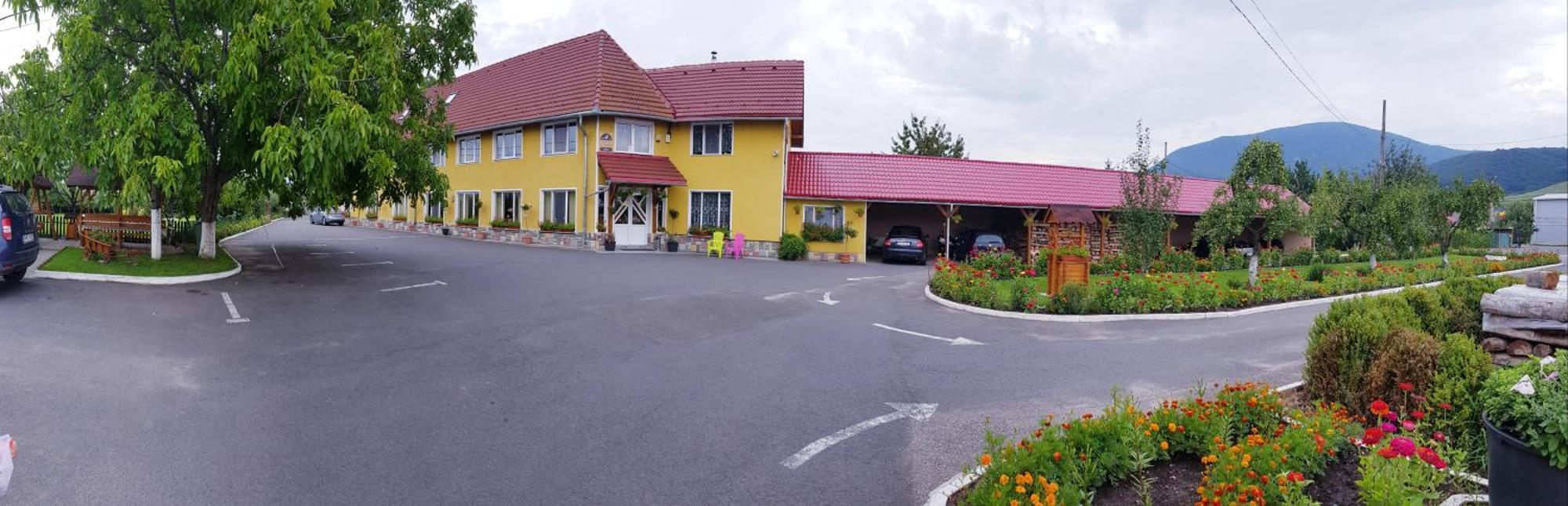 Cazare La Troita Hotel Codlea Exterior photo
